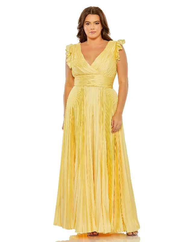 Bridesmaid dresses for womenMac Duggal 77006 Pleated Plus Size Formal Dress