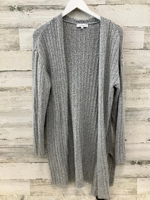 Petite women's sweaterSweater By Clothes Mentor In Grey, Size: S