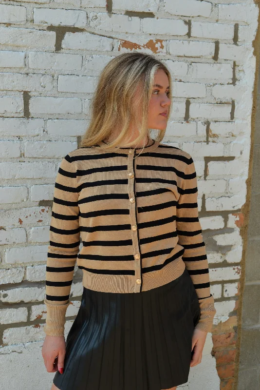 Vintage-inspired dresses for retro fashion loversCLASSIC STRIPED CARDIGAN